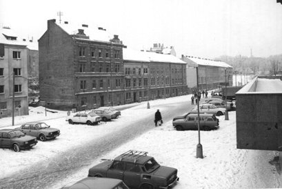 Sirkov� ulice, pohled sm�rem k n�dra��, 1987